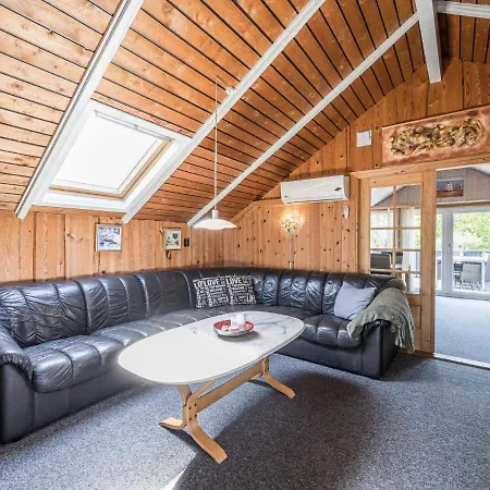 4 Person In Hemmet-by Traum * Hemmet