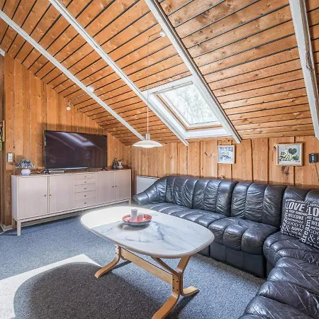 4 Person In Hemmet-by Traum * Hemmet